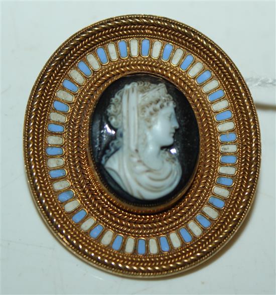 Victorian yellow metal, cameo glass and enamel mourning brooch (vacant hairpiece)